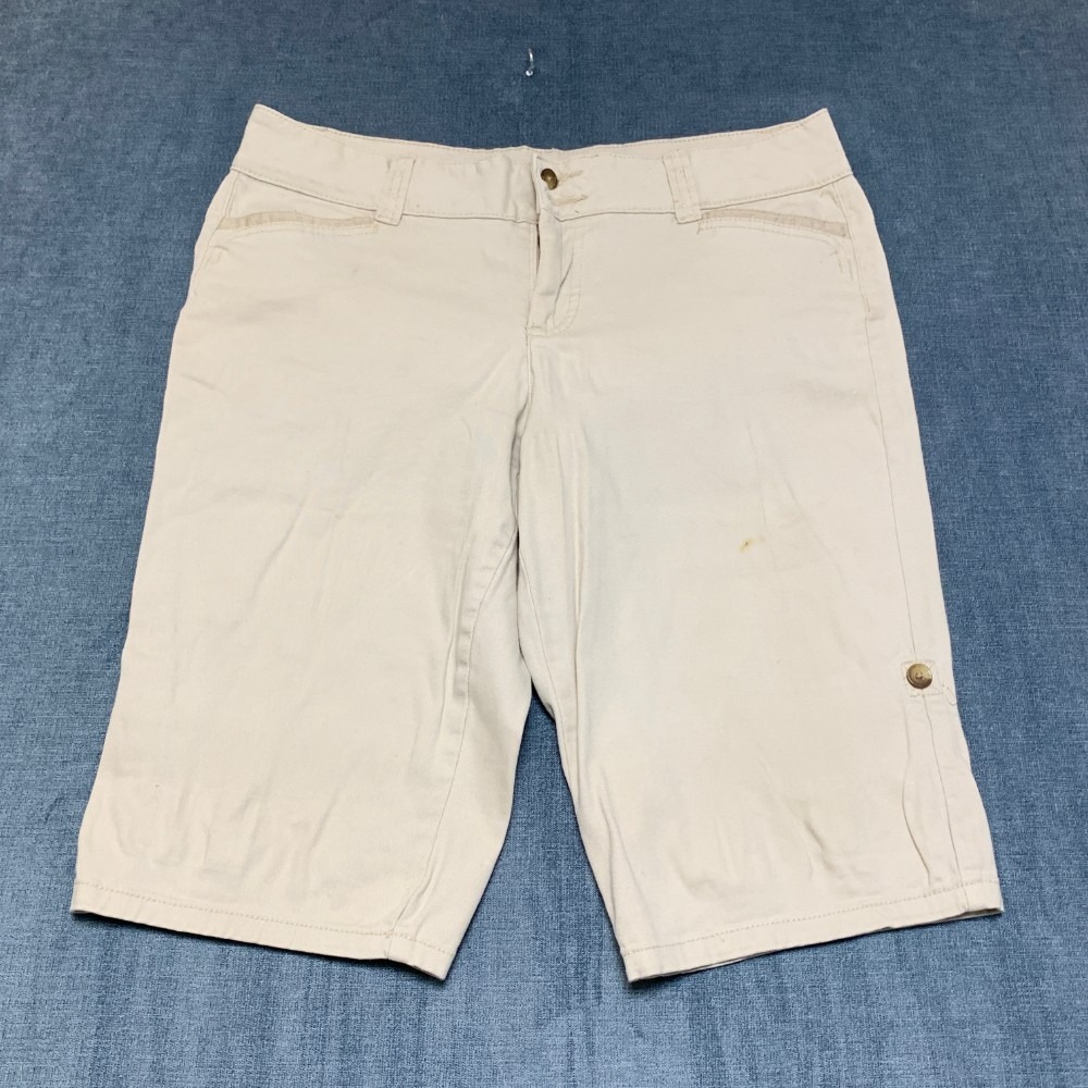 Charter Club Bermuda Shorts Women 10 Petite Beige Cotton Stretch Mid Rise Casual